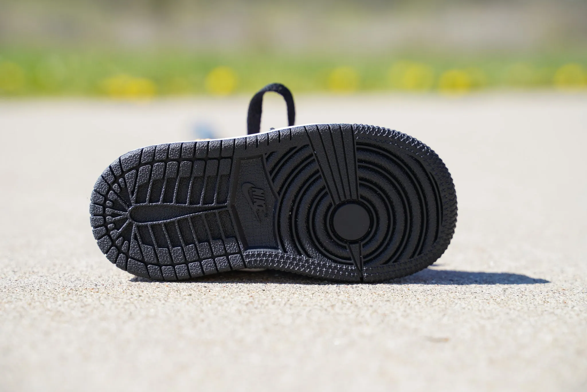 Jordan 1 Mid [LAKERS] Standing Sneaker Putter Cover