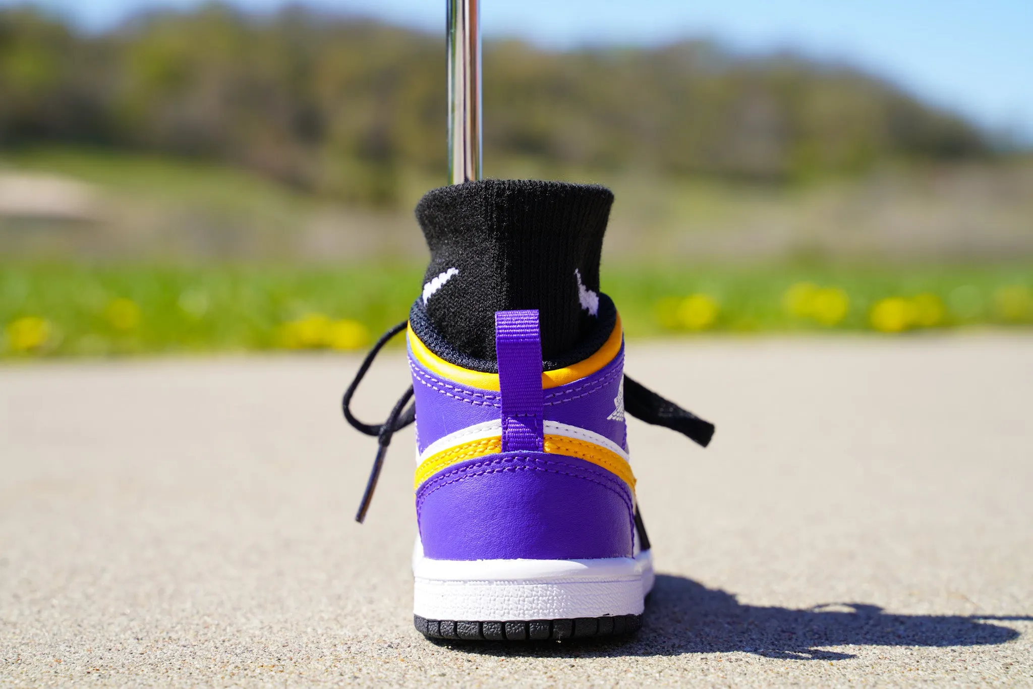 Jordan 1 Mid [LAKERS] Standing Sneaker Putter Cover