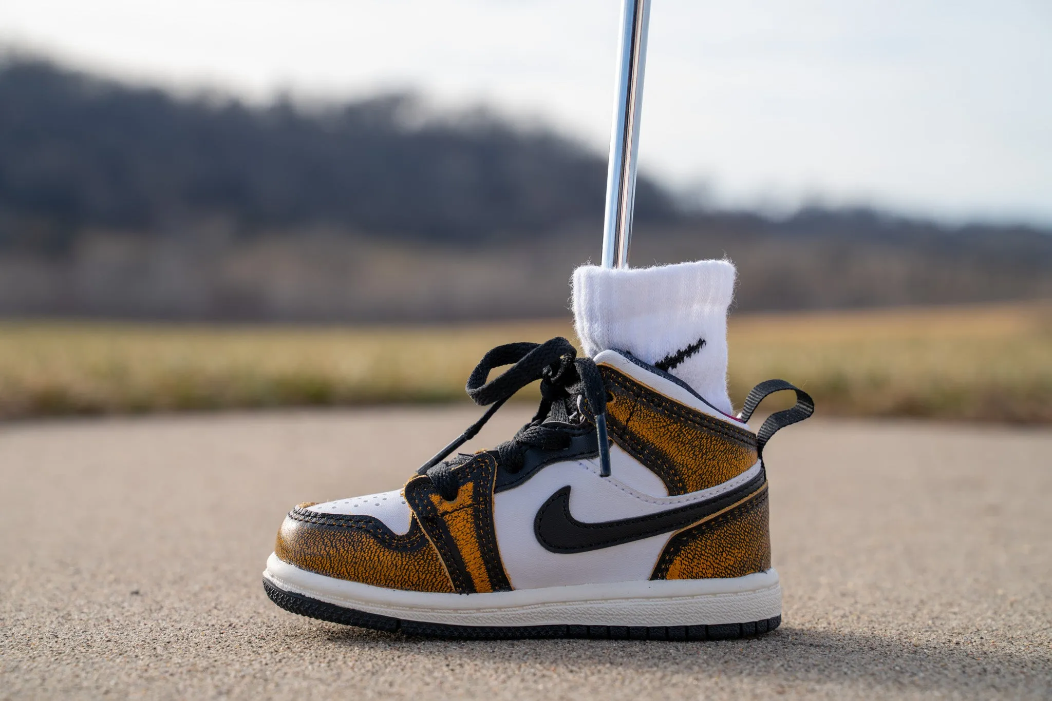 Jordan 1 Mid SE [ORANGE WEAR] Standing Sneaker Putter Cover
